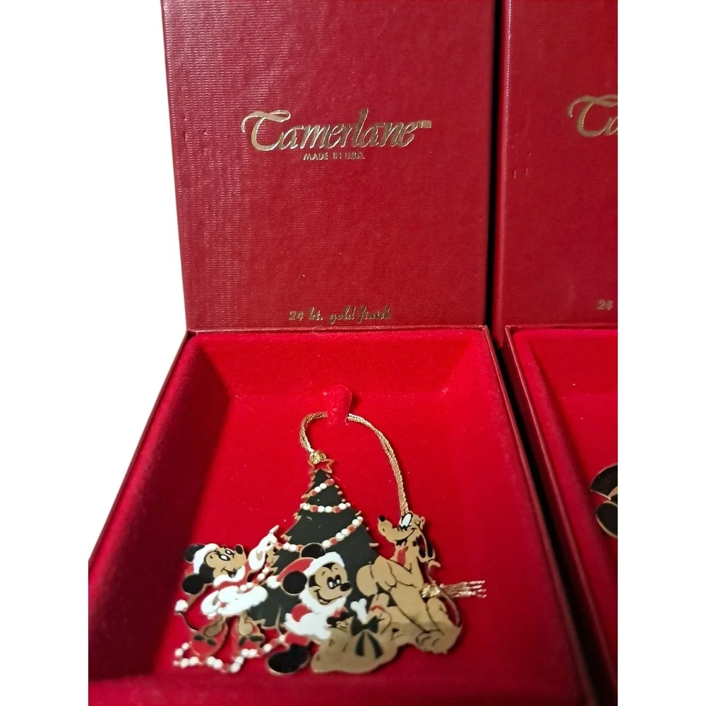 Disney‎ Camerlane Ornaments. Mickey & Minnie Wreath And Decorating The Tree